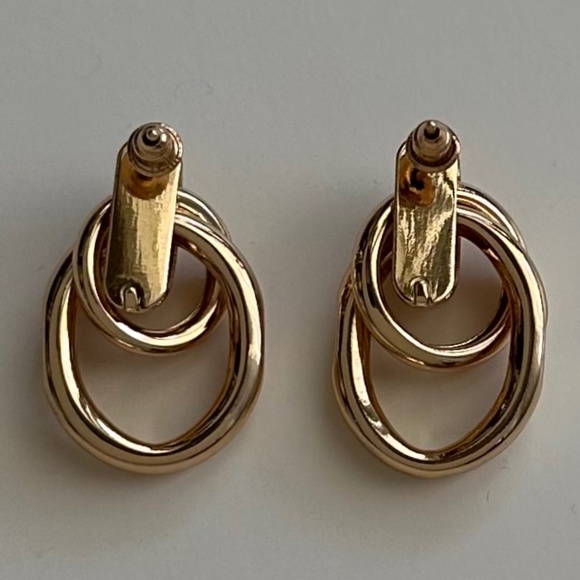 Gold tone door knocker style earrings for pierced ears - Picture 3 of 9